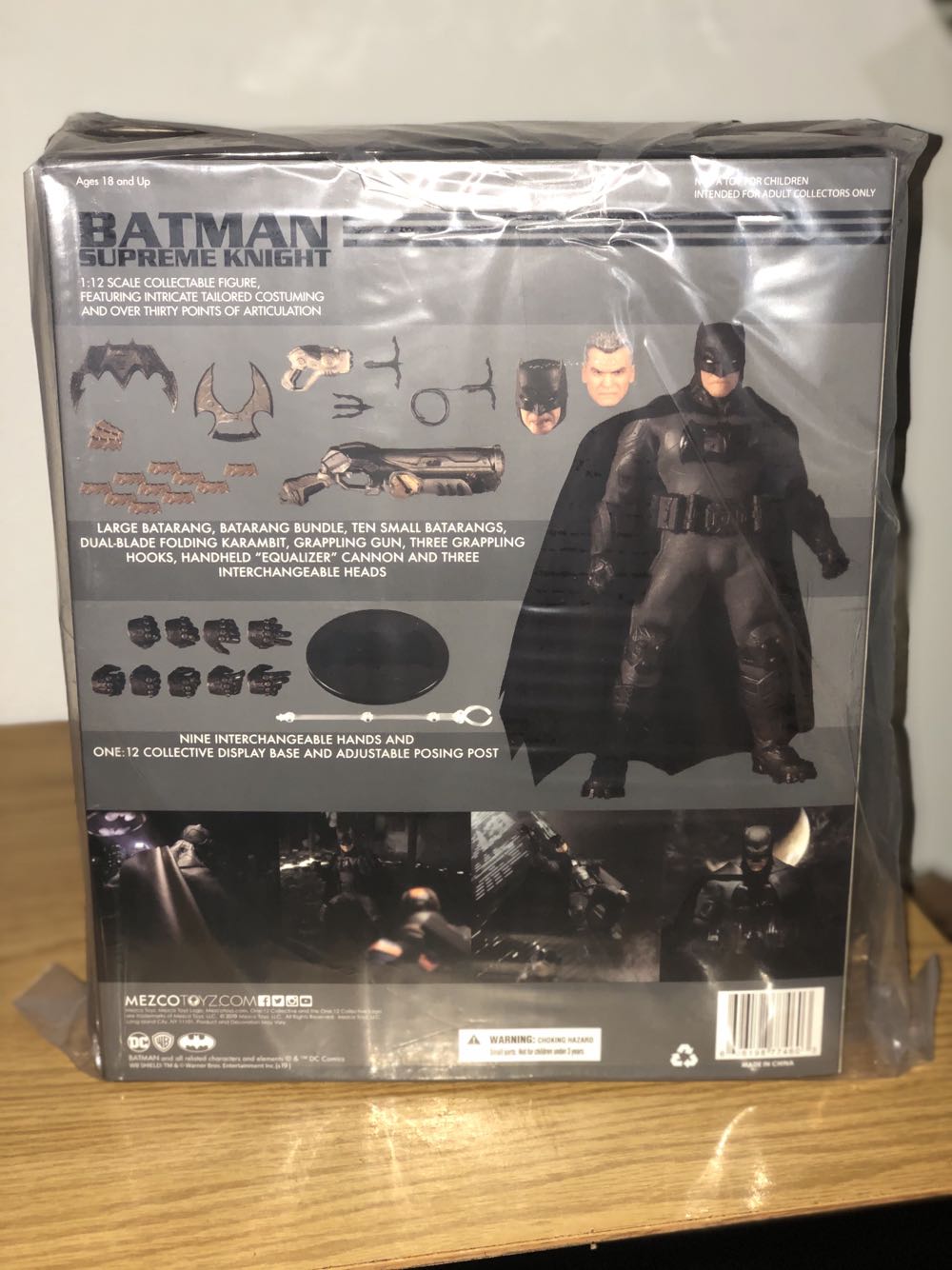 Batman Supreme Knight - Mezco (DC Comics) (One:12 Collective) action figure collectible [Barcode 696198774603] - Main Image 2