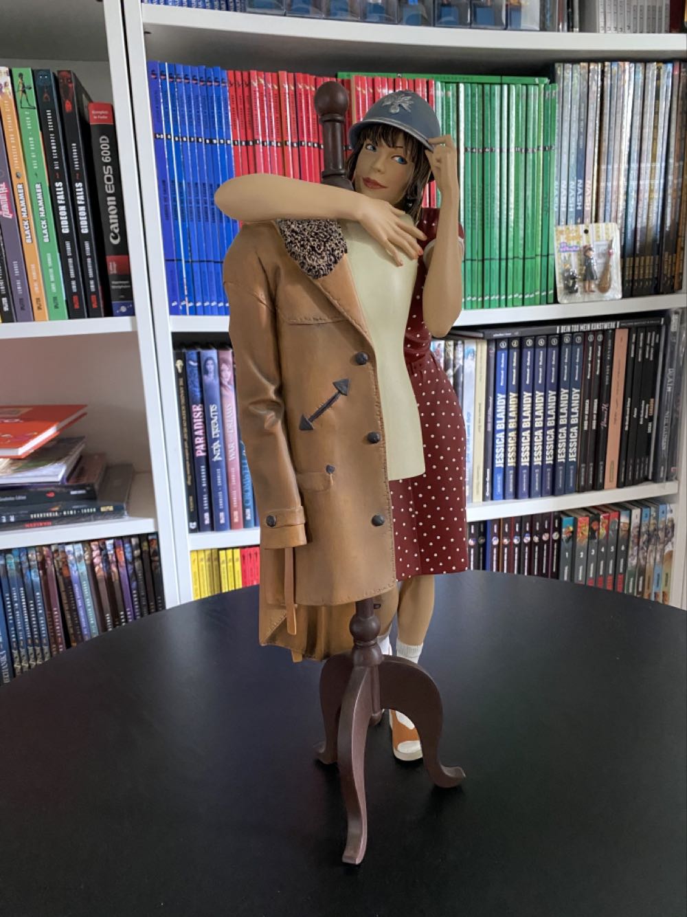 Cecile - Attakus action figure collectible - Main Image 2