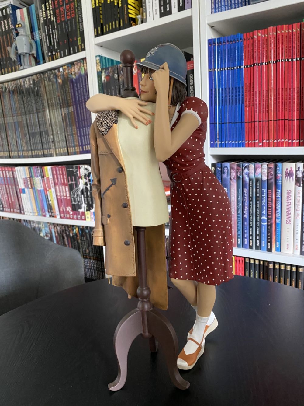 Cecile - Attakus action figure collectible - Main Image 3