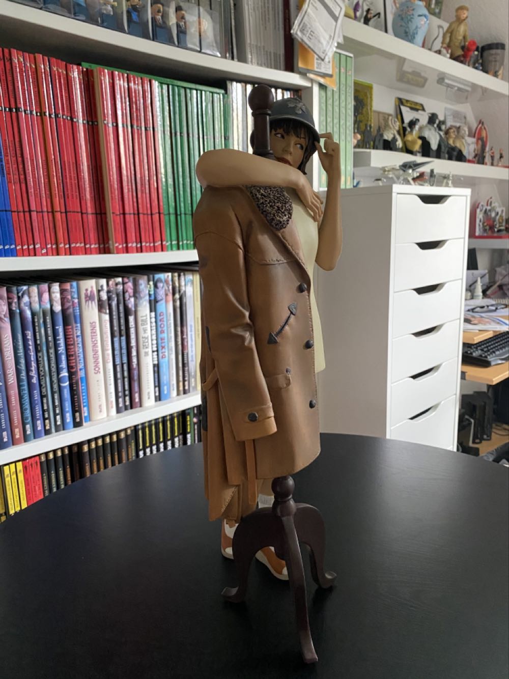 Cecile - Attakus action figure collectible - Main Image 4