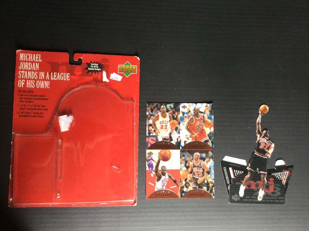 Upper Deck Michael Jordan Stands In A League Of His Own B - Upper Deck action figure collectible [Barcode 053334033787] - Main Image 2