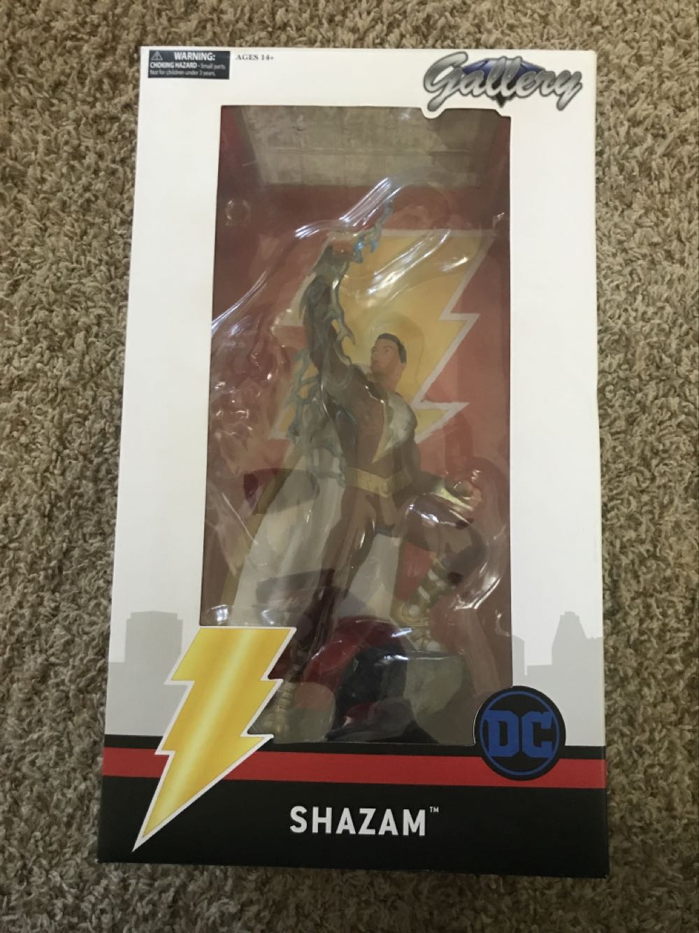 DC Comics Gallery Shazam Figure - Dimond Select Toys (DC) action figure collectible [Barcode 699788830697] - Main Image 1