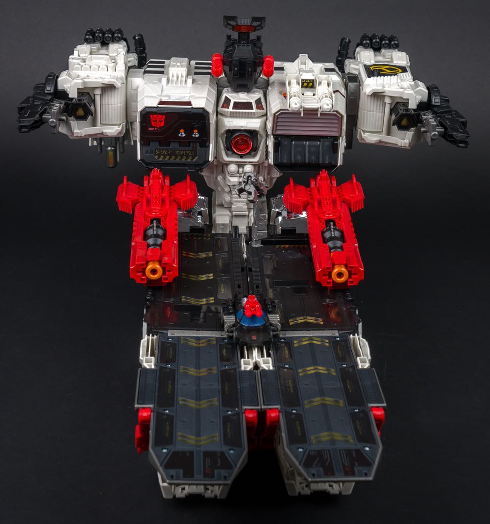 METROPLEX SDCC - Hasbro (Thrilling 30) action figure collectible [Barcode 653569889847] - Main Image 3