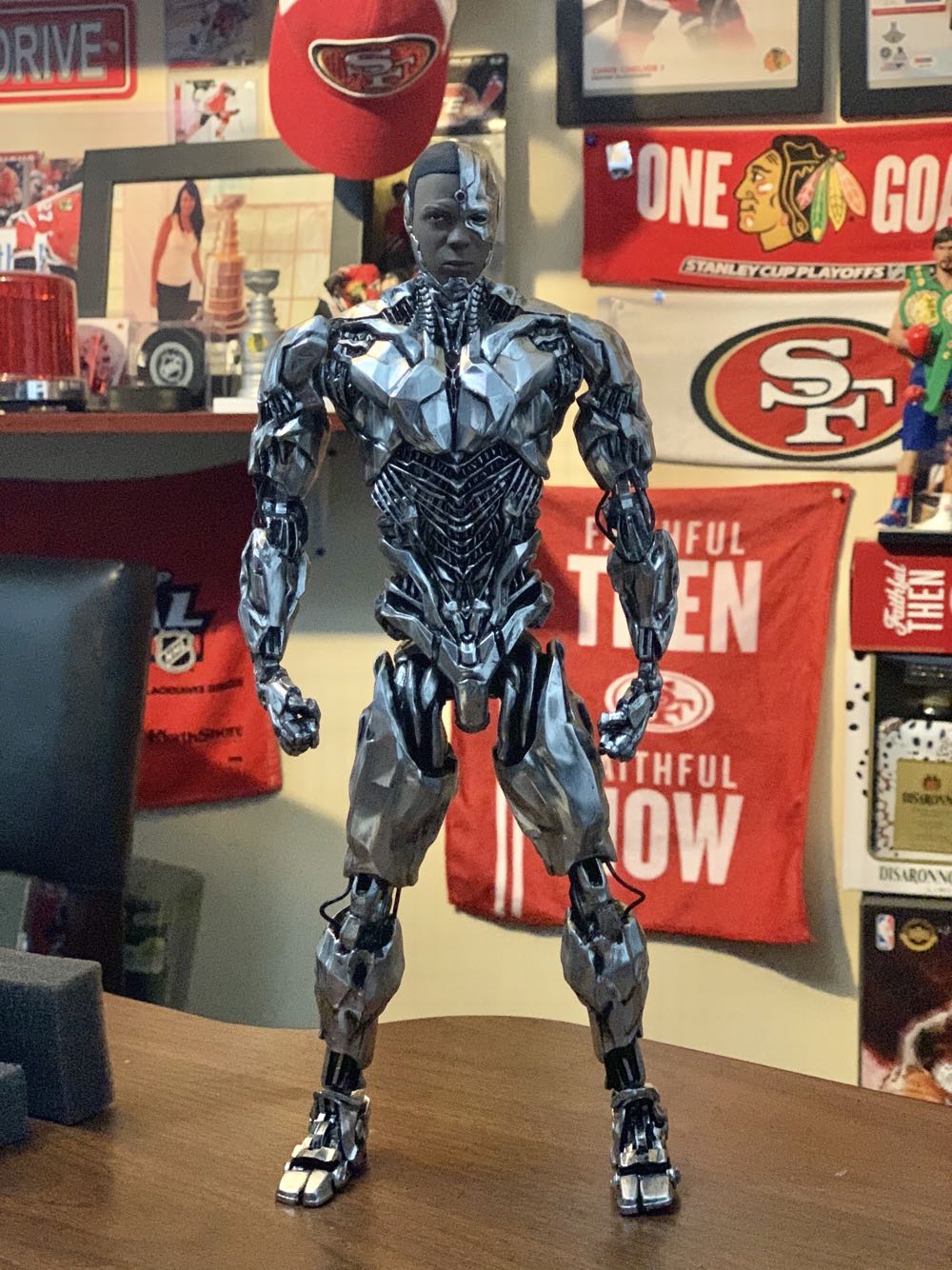 Cyborg : Ray Fisher - Hot Toys (DC Movies) action figure collectible - Main Image 2