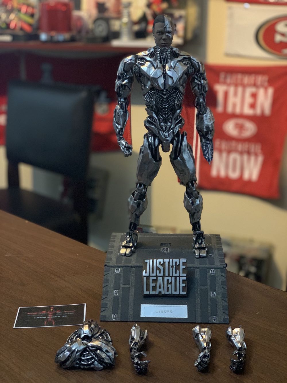 Cyborg : Ray Fisher - Hot Toys (DC Movies) action figure collectible - Main Image 3