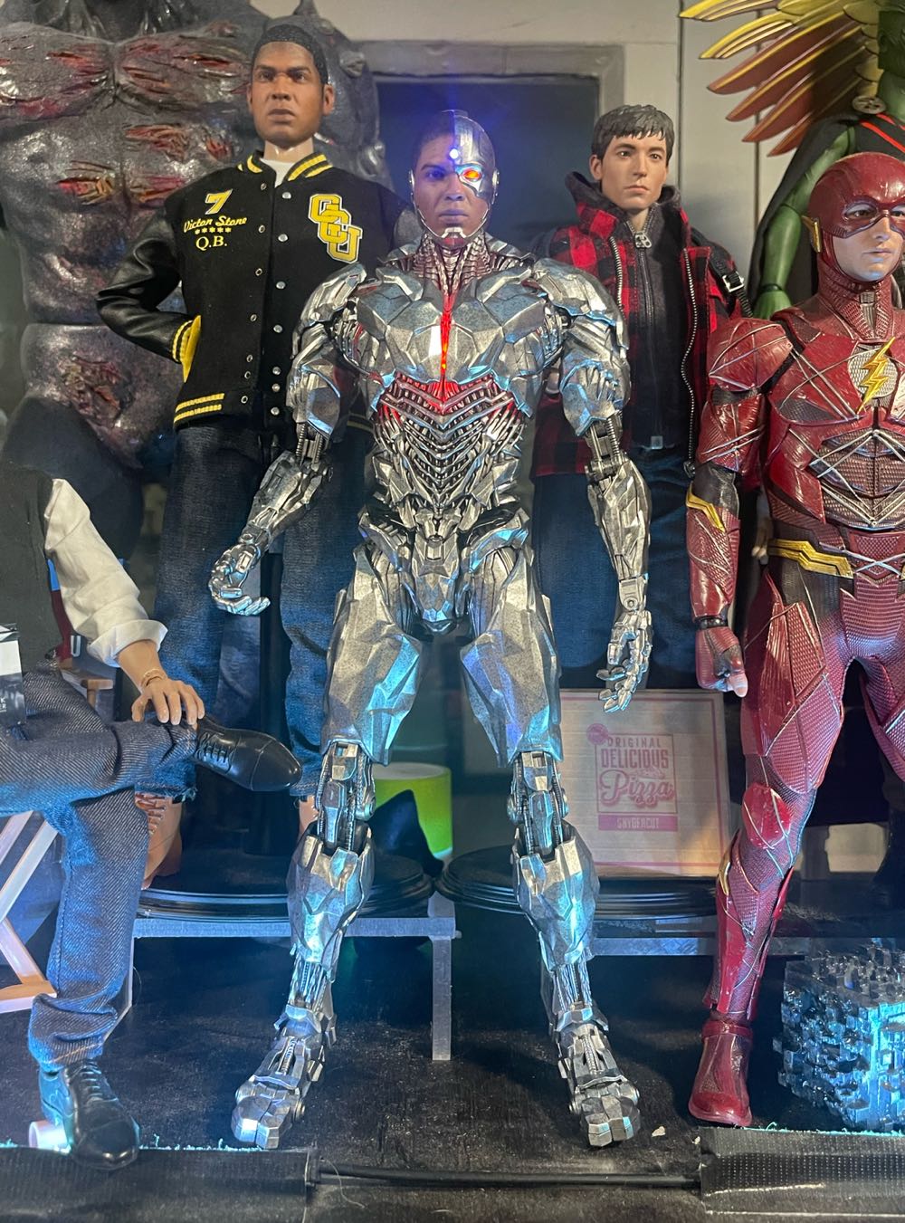 Cyborg : Ray Fisher - Hot Toys (DC Movies) action figure collectible - Main Image 4