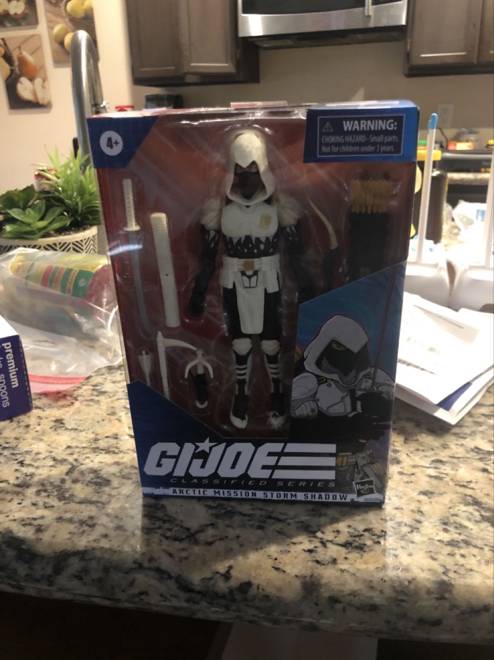 14 Storm Shadow (Arctic Mission) - Hasbro (GI Joe - Classified Series) action figure collectible [Barcode 5010993729272] - Main Image 1