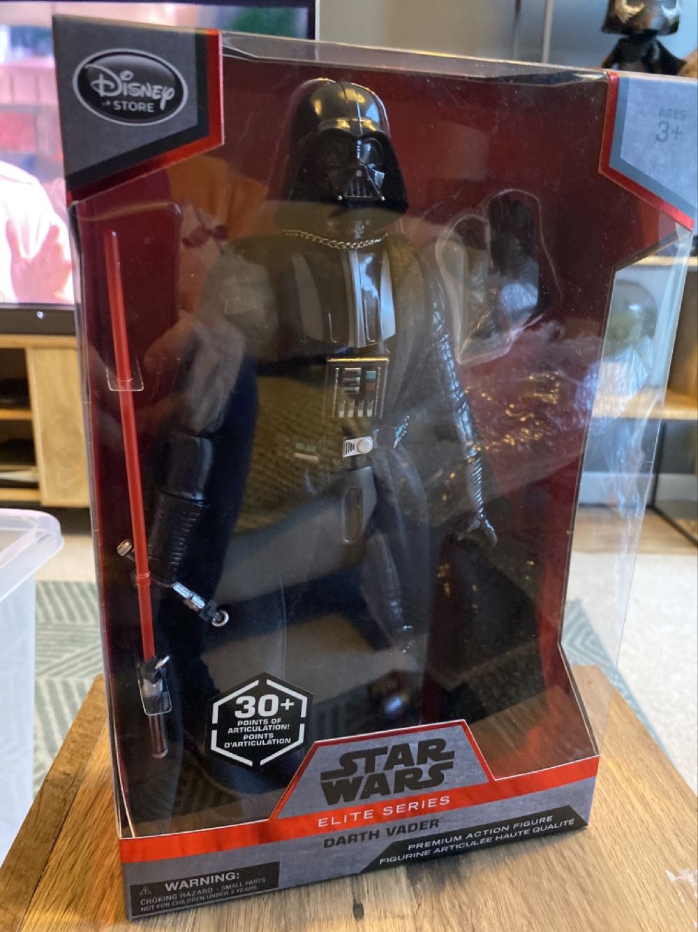 Darth Vader - Disney Store (1. Star Wars) action figure collectible [Barcode 461015033092] - Main Image 1