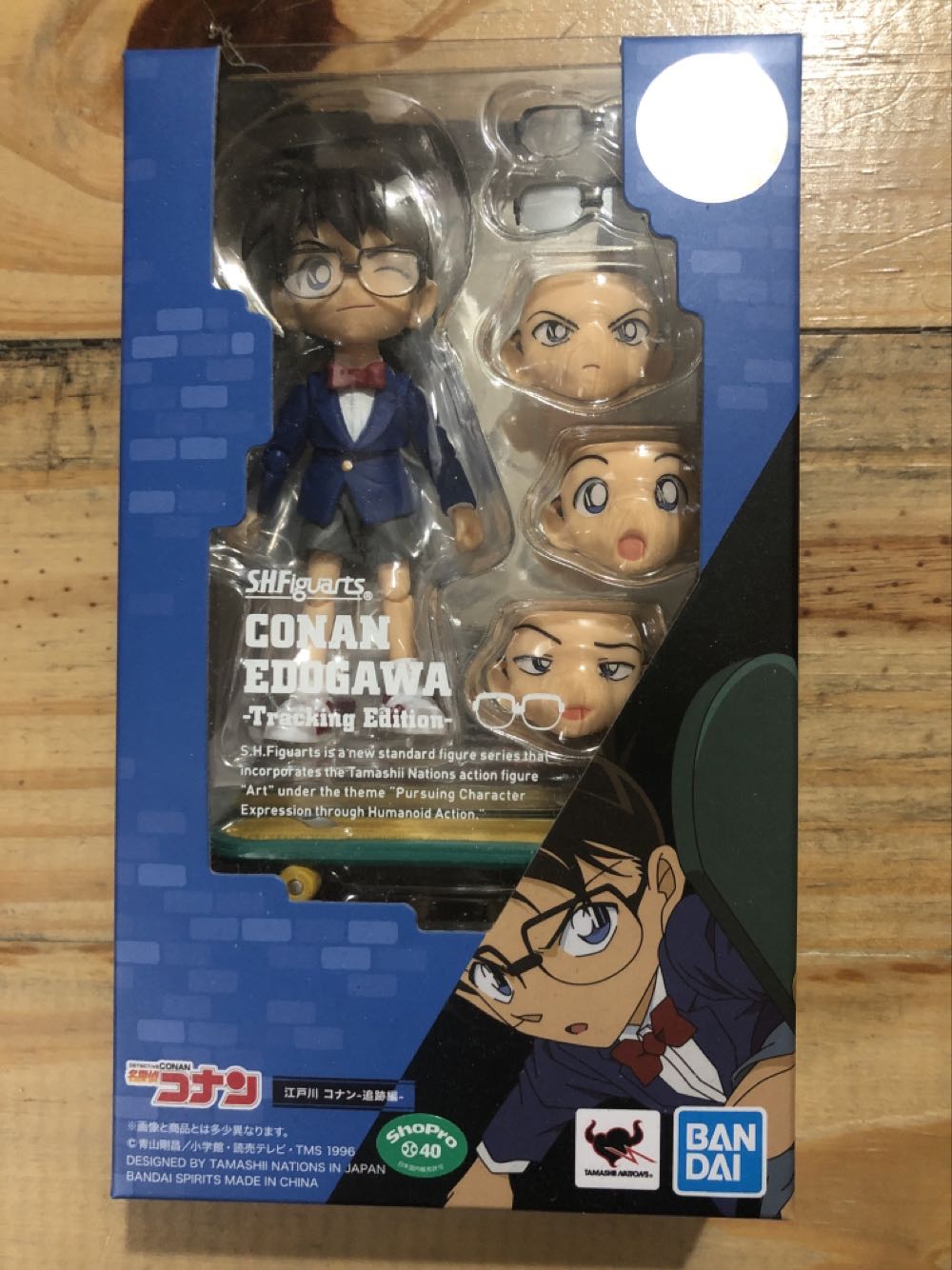 S.H.Figuarts: Detective Conan “Case Closed” - Conan Edogawa ~Tracking Edition~ - Bandai/Tamashii Nations (Simple Style & Heroic Action.) action figure collectible [Barcode 4573102587602] - Main Image 1