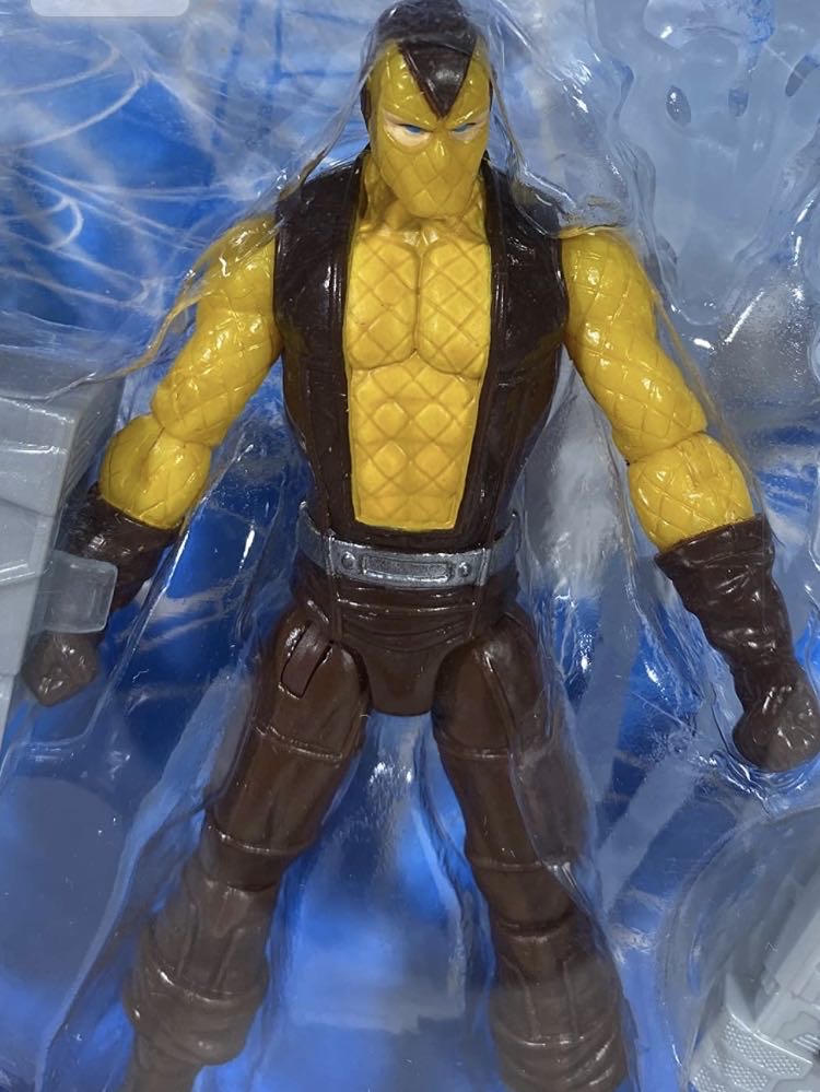 Strike Missile Shocker - Hasbro - Marvel action figure collectible [Barcode 653569564201] - Main Image 3