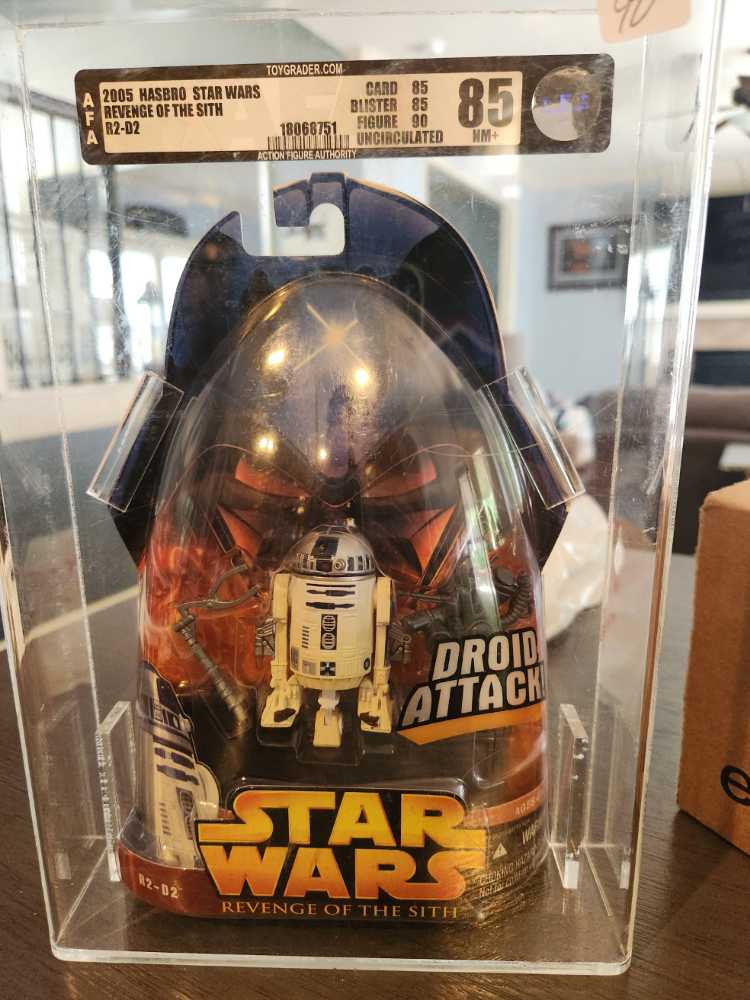 R2-D2 (Droid Attack) - Hasbro (Revenge Of The Sith) action figure collectible [Barcode 076930852804] - Main Image 3