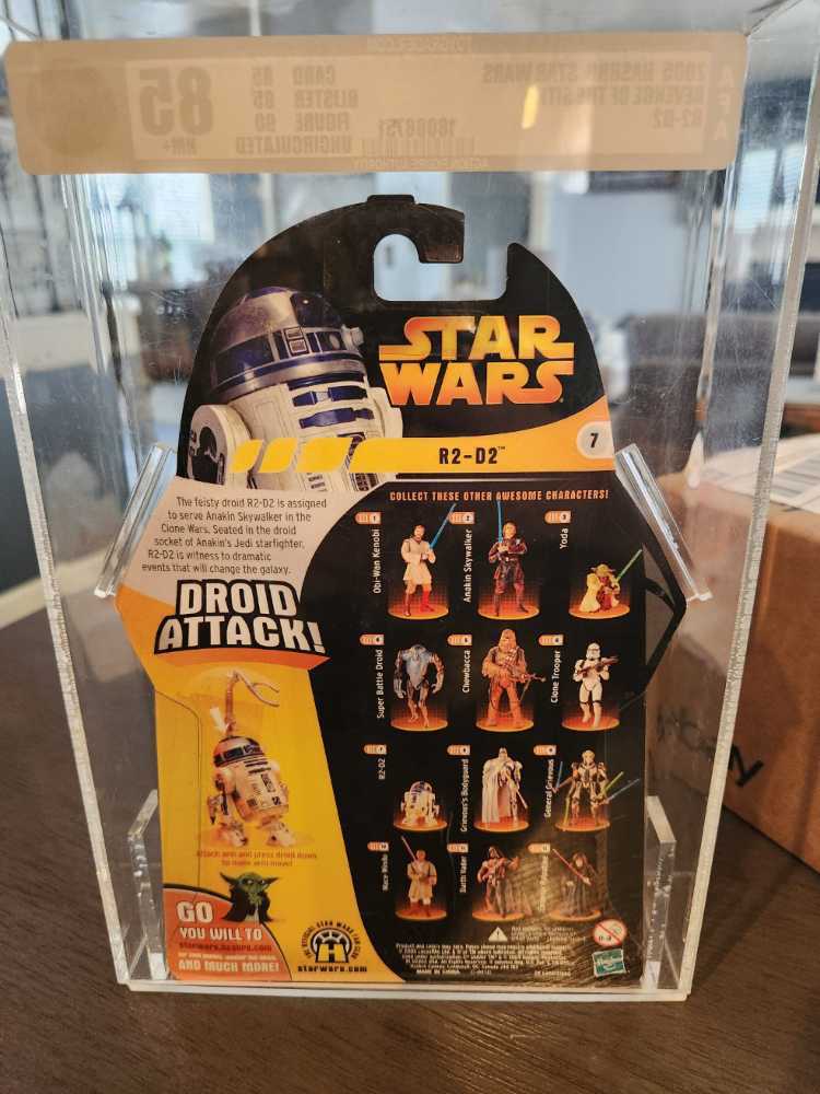 R2-D2 (Droid Attack) - Hasbro (Revenge Of The Sith) action figure collectible [Barcode 076930852804] - Main Image 4