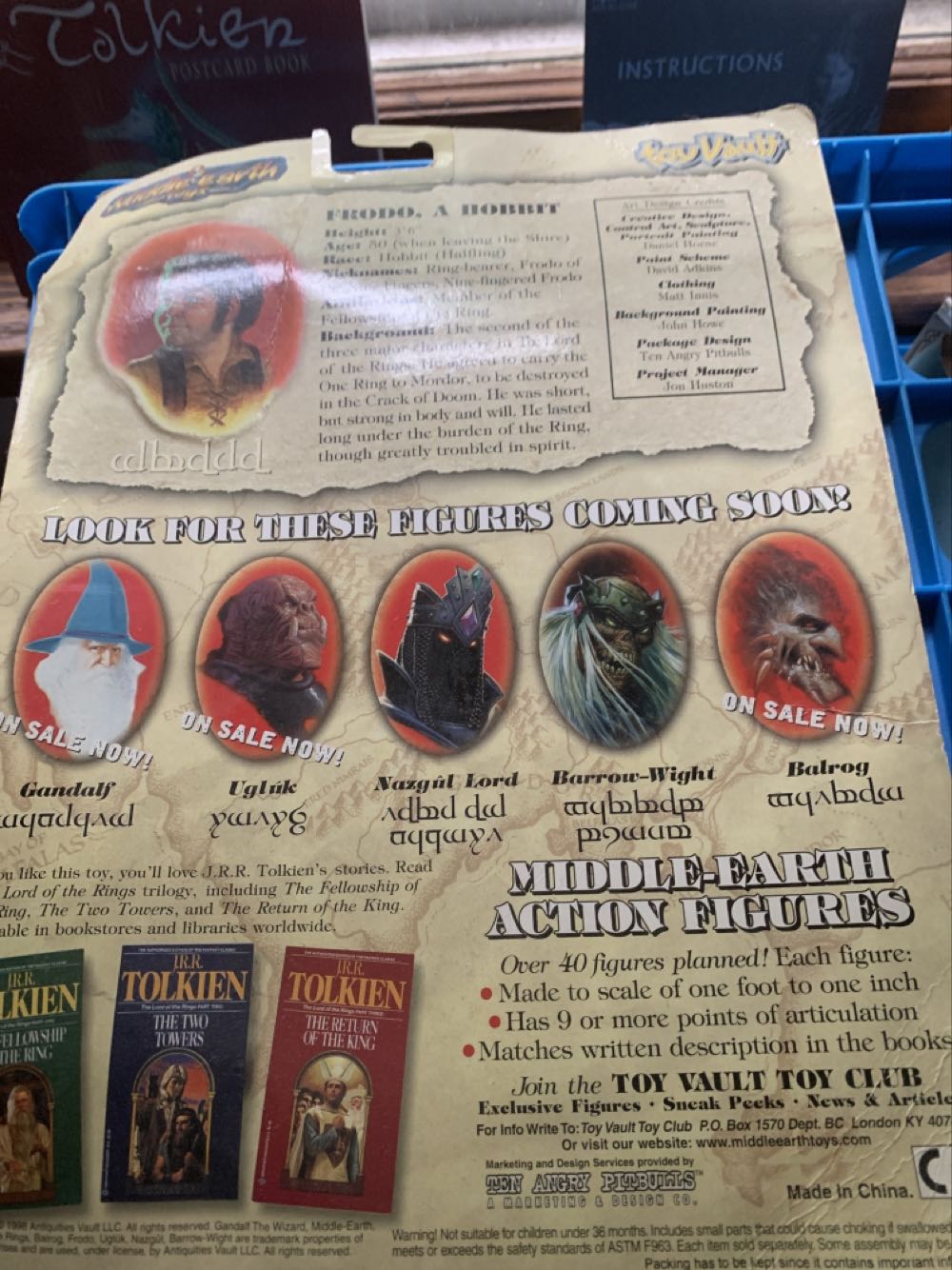 Frodo the Hobbit (with tan jacket) - Toy Vault (LOTR: Toy Vault: 6”) action figure collectible [Barcode 651174010212] - Main Image 2