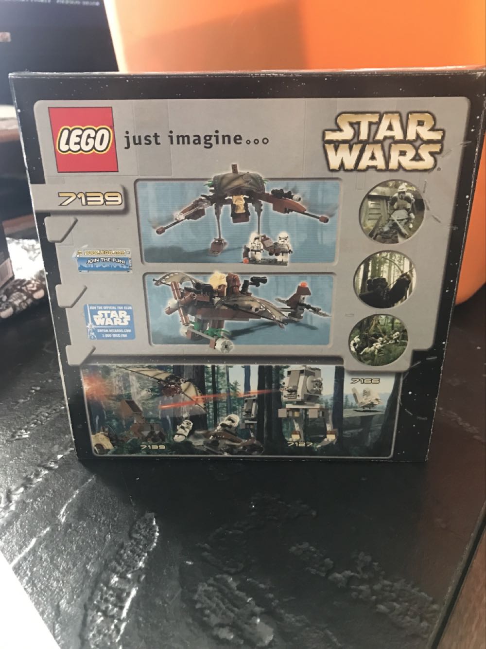 Ewok Attack - Lego action figure collectible [Barcode 673419010214] - Main Image 2