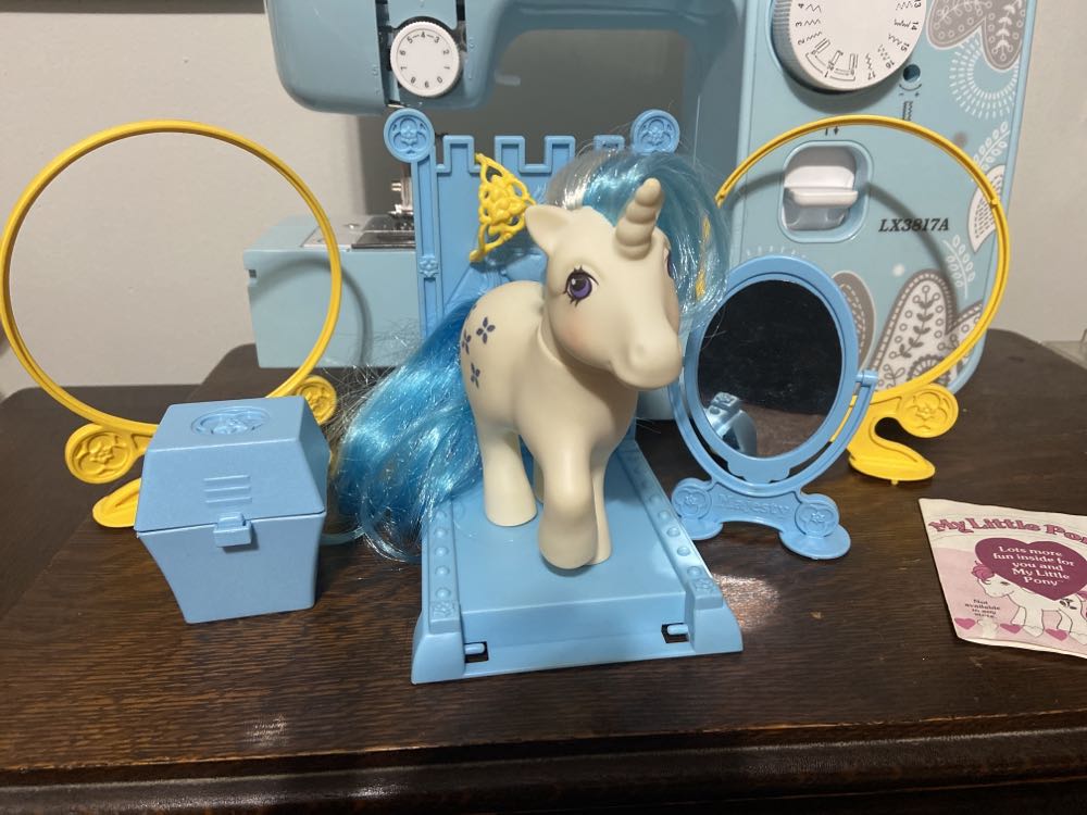 Majesty  - Hasbro action figure collectible - Main Image 2