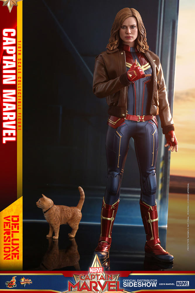 Captain Marvel - Hot Toys (Marvel) action figure collectible - Main Image 2