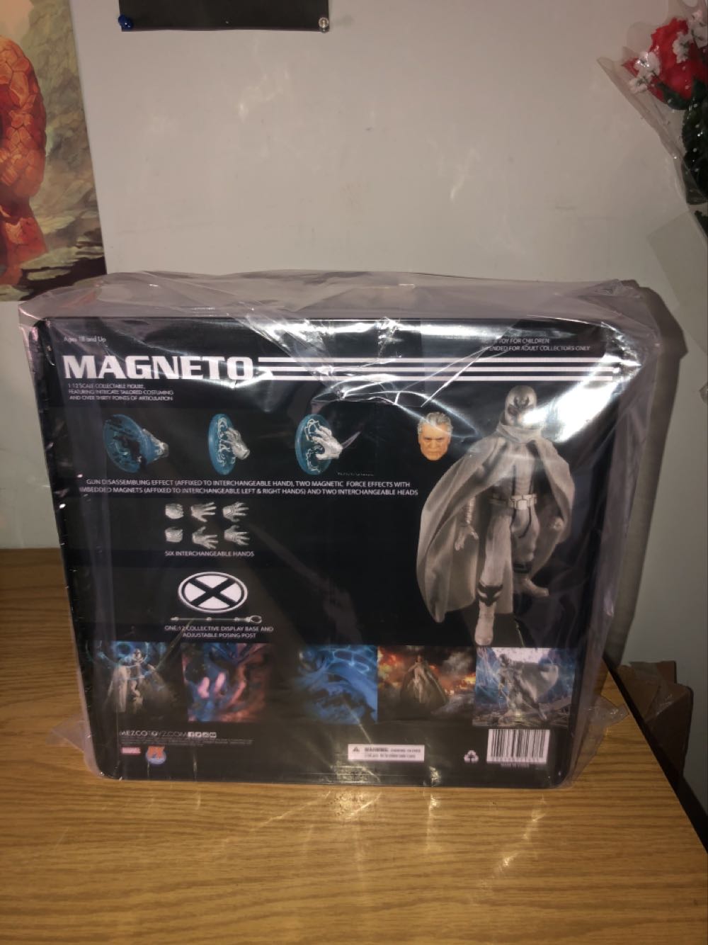 One:12: Magneto (PX Previews Exclusive) - One:12 Collective By Mezco Toyz (X-Men) action figure collectible [Barcode 696198771411] - Main Image 2