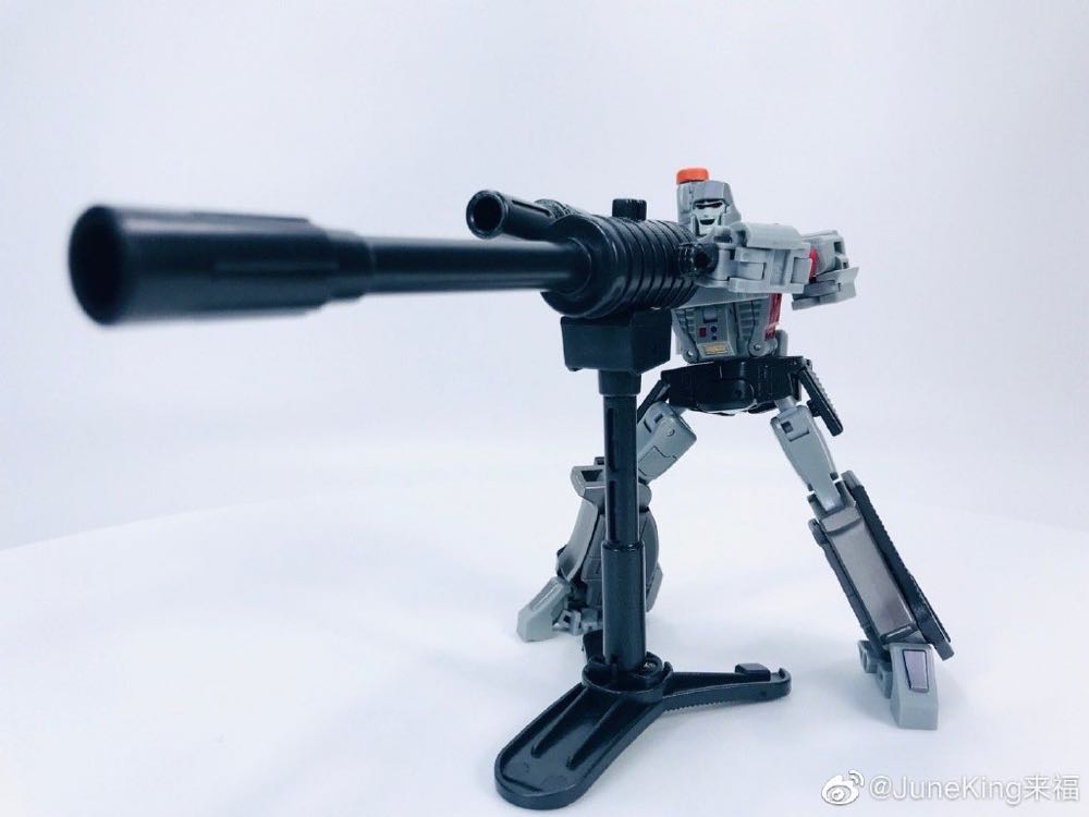 Agamenmnon (Comic Megatron) - Newage (The Transformers) action figure collectible - Main Image 3