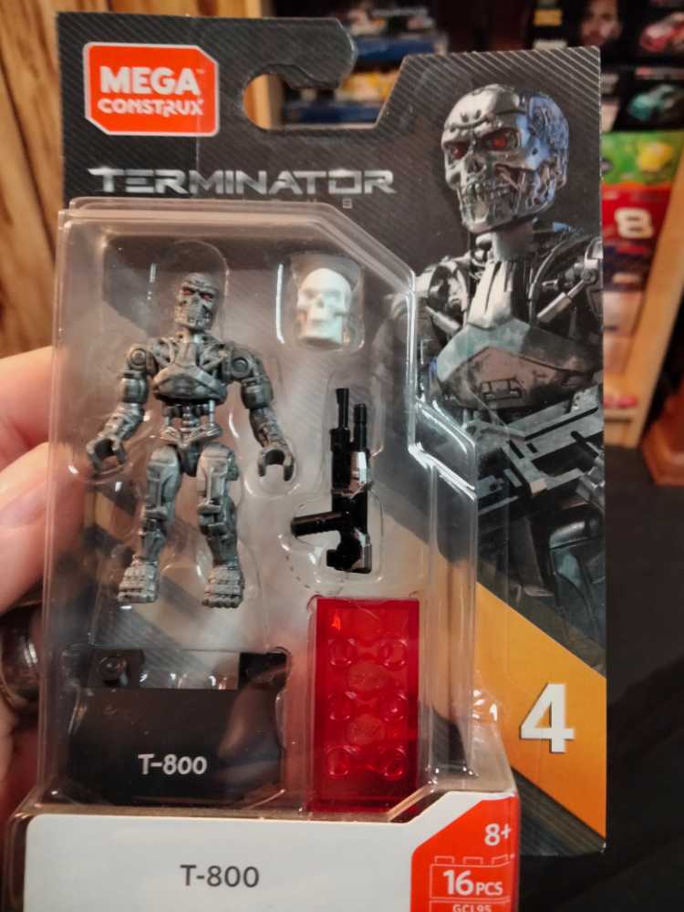 T-800  action figure collectible [Barcode 887961730531] - Main Image 2