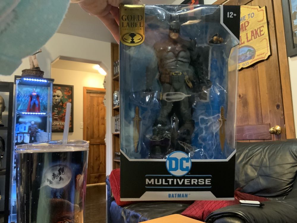 DC Multiverse #51. Gold Label Batman (Designed by Todd McFarlane) - McFarlane Toys (DC Gold Label Series) action figure collectible [Barcode 787926150056] - Main Image 4