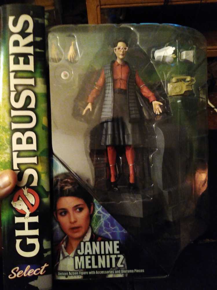 Janine Melnitz - Ghostbusters (Diamond Select) action figure collectible [Barcode 699788730829] - Main Image 1