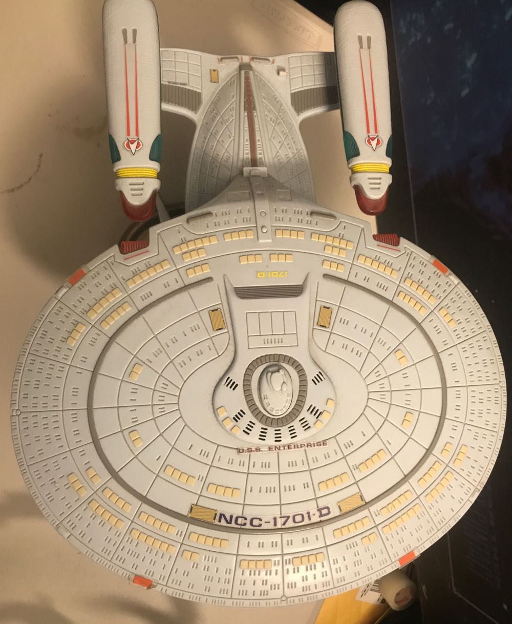 USS Enterprise NCC-1701-D - Playmates Toys (Star Trek TNG) action figure collectible - Main Image 2