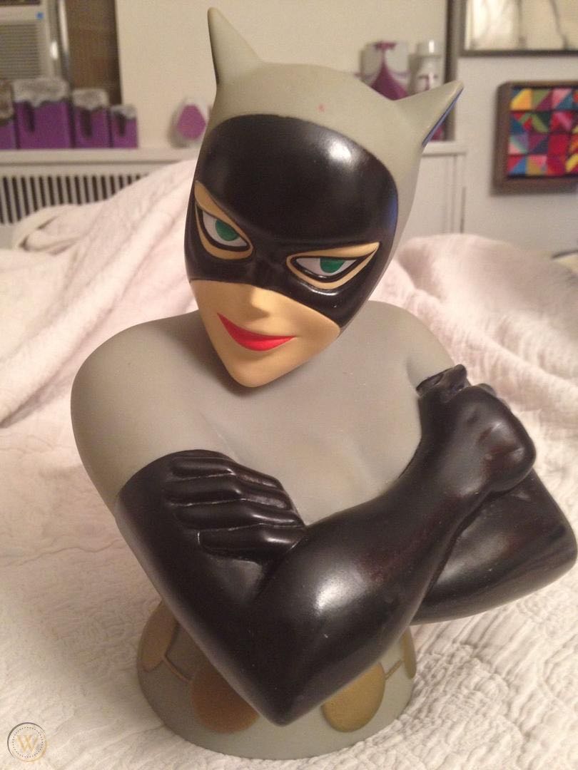 VB Catwoman 1999 DC Vinyl Bust Bank - Warner Brothers action figure collectible - Main Image 3