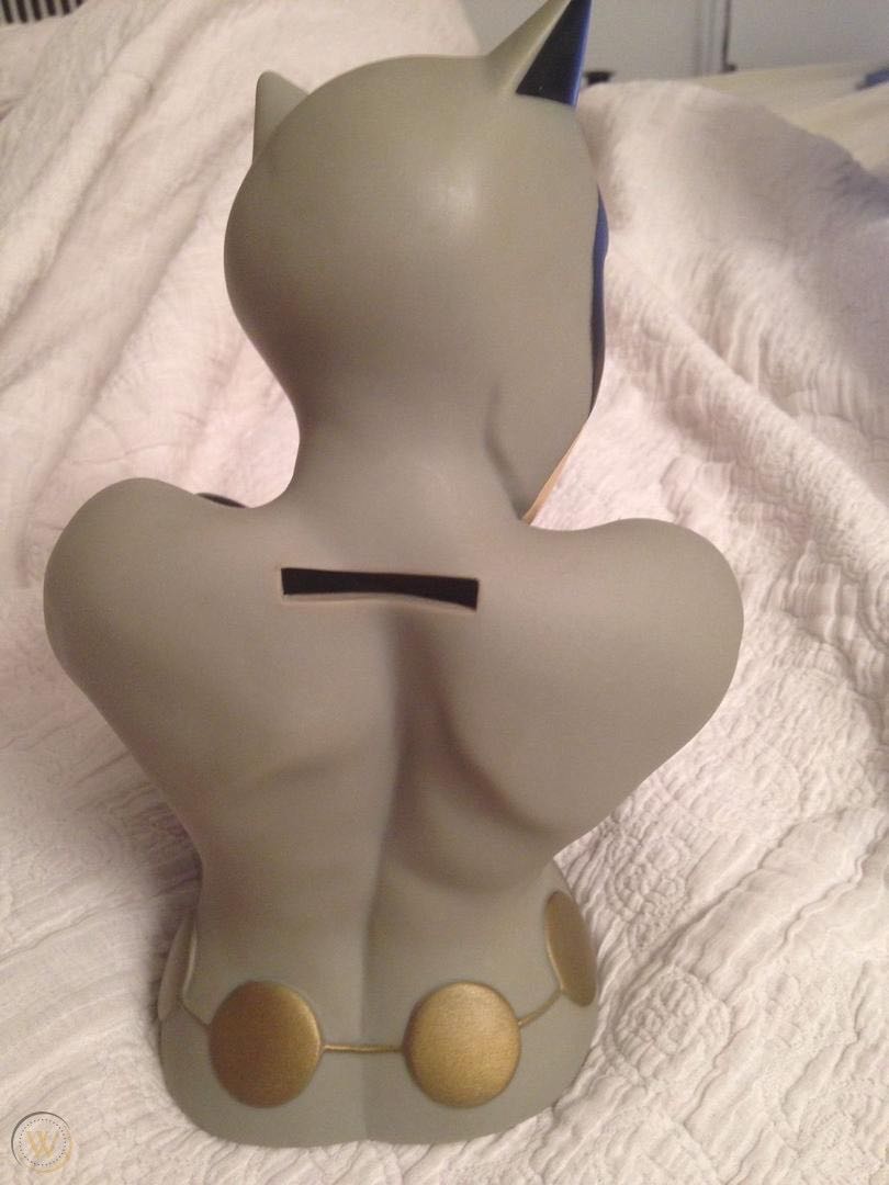 VB Catwoman 1999 DC Vinyl Bust Bank - Warner Brothers action figure collectible - Main Image 4