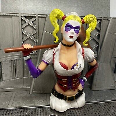 VB Batman Arkham Asylum Harley Quinn PX Bust Bank - Monogram International (Batman) action figure collectible [Barcode 077764452390] - Main Image 3