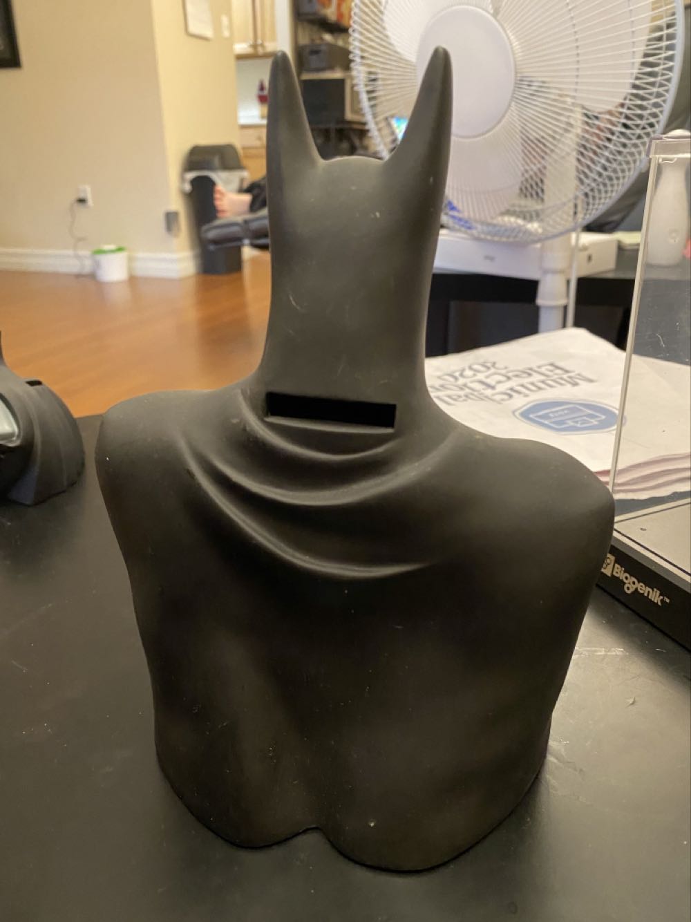 VB Batman TAS Vinyl Bust Bank - Monogram International (Batman The Animated Series) action figure collectible - Main Image 2