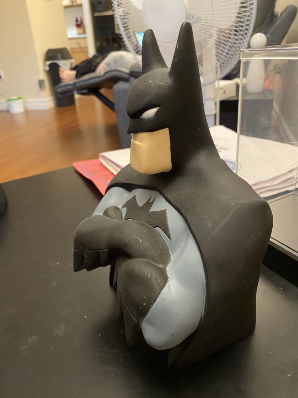 VB Batman TAS Vinyl Bust Bank - Monogram International (Batman The Animated Series) action figure collectible - Main Image 3