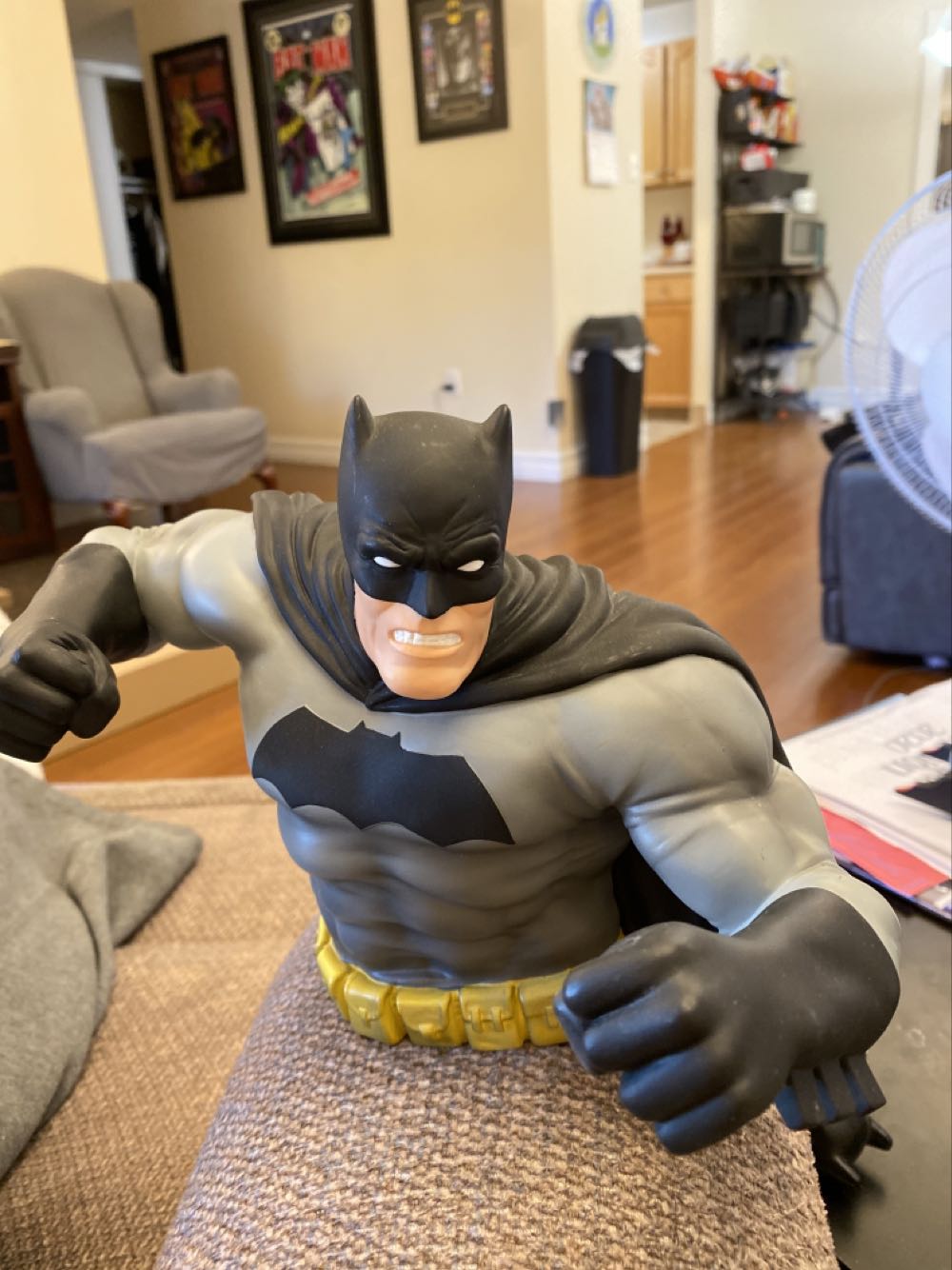 VB Dark Knight Returns PX Black Version Vinyl Bust Bank - Monogram International (Batman - The Dark Knight) action figure collectible [Barcode 077764454424] - Main Image 3