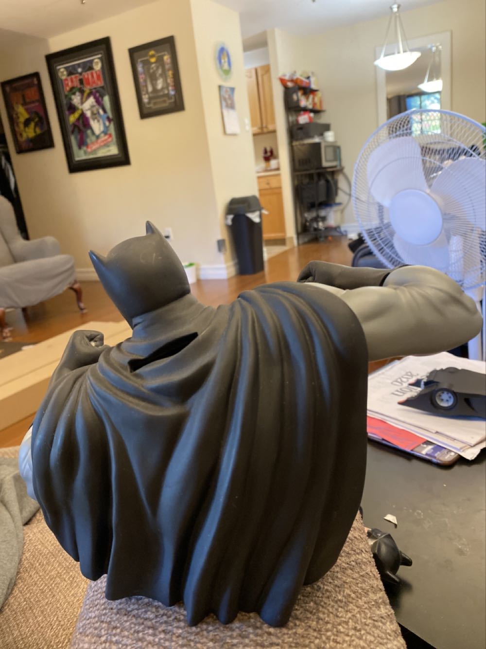 VB Dark Knight Returns PX Black Version Vinyl Bust Bank - Monogram International (Batman - The Dark Knight) action figure collectible [Barcode 077764454424] - Main Image 4