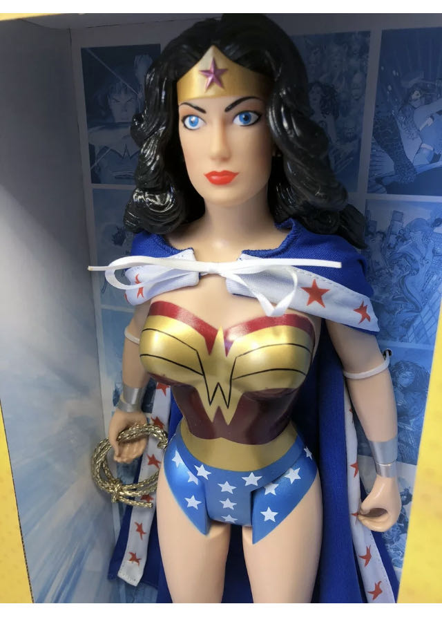Classic DC Universe Big Figs Wonder Woman - Jakks Pacific (DC Tribute Series) action figure collectible [Barcode 039897476162] - Main Image 2
