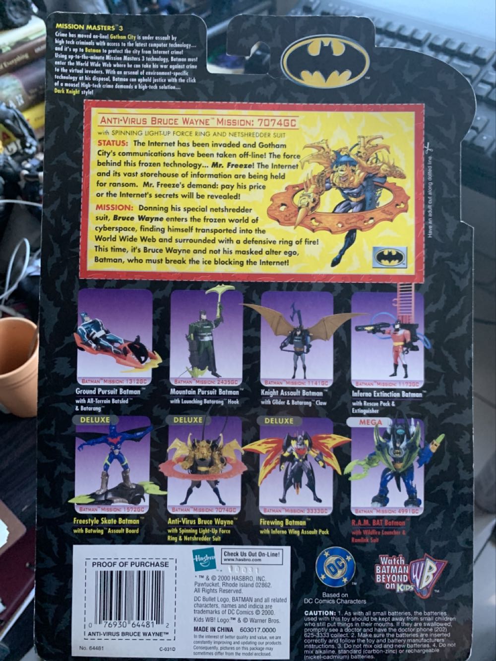 Anti-virus Bruce Wayne - Hasbro (Batman Mission Masters) action figure collectible [Barcode 076930644812] - Main Image 2