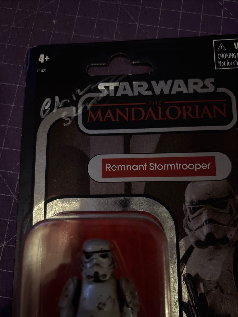 Carded Signed. VC The Mandalorian. Remnant Stormtrooper (Carbonized). Signed Chris Bunn - Hasbro (Star Wars: The Mandalorian) action figure collectible [Barcode 5010993785599] - Main Image 5
