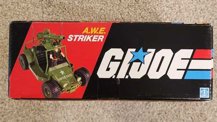 G.I. Joe Retro A.W.E. STRIKER w/ Crankcase 2020 WALMART EXCLUSIVE AWE In Hand! - Hasbro (G.I. Joe - Retro Collection) action figure collectible [Barcode 5010993734788] - Main Image 4