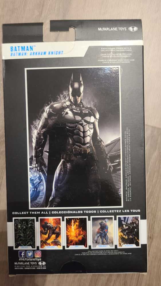 DC Multiverse Batman (Arkham Knight - Gold) - McFarlane Toys DC (McFarlane DC Platinum Series) action figure collectible [Barcode 787926153415] - Main Image 3