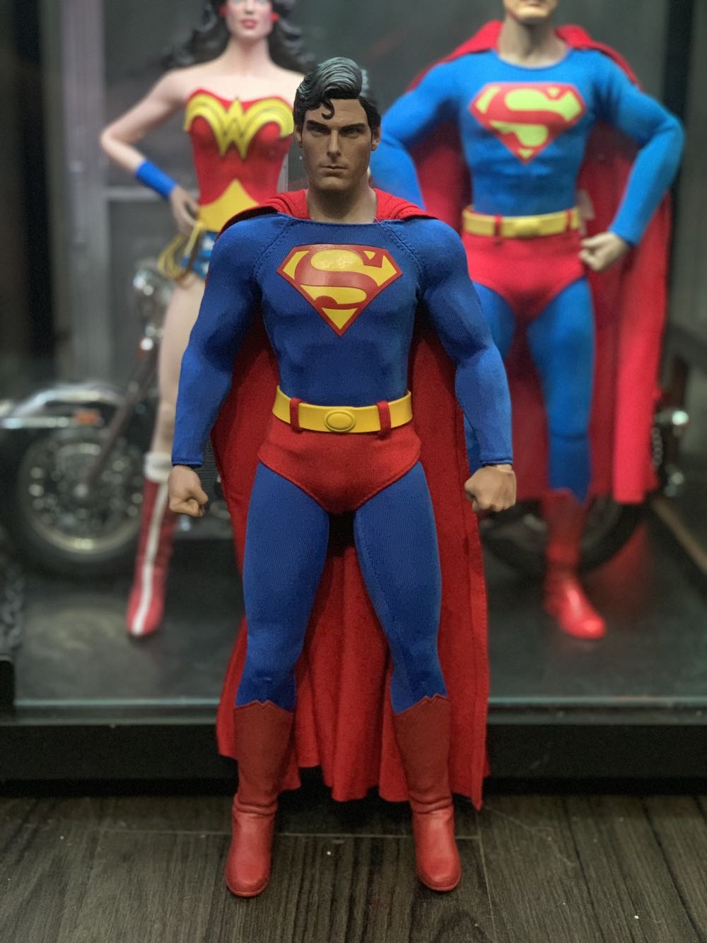 Superman : Comic Version - Sideshow Collectibles (DC Comics - Super Heroes) action figure collectible - Main Image 2