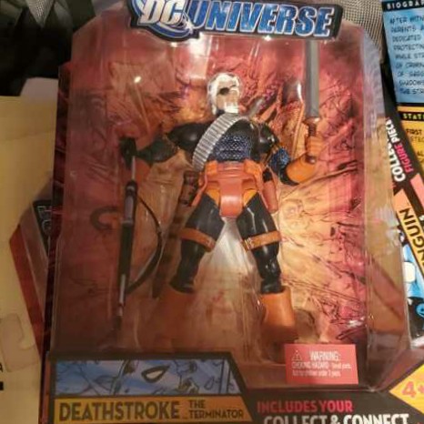 Deathstroke The Terminator - DC/ Mattel (DC Universe Classics) action figure collectible [Barcode 027084596236] - Main Image 3