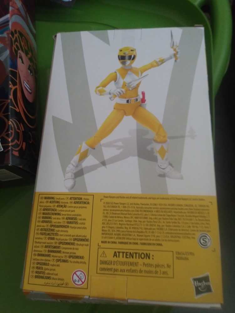 Yellow Ranger - Hasbro (MMPR) action figure collectible [Barcode 5010993692828] - Main Image 2