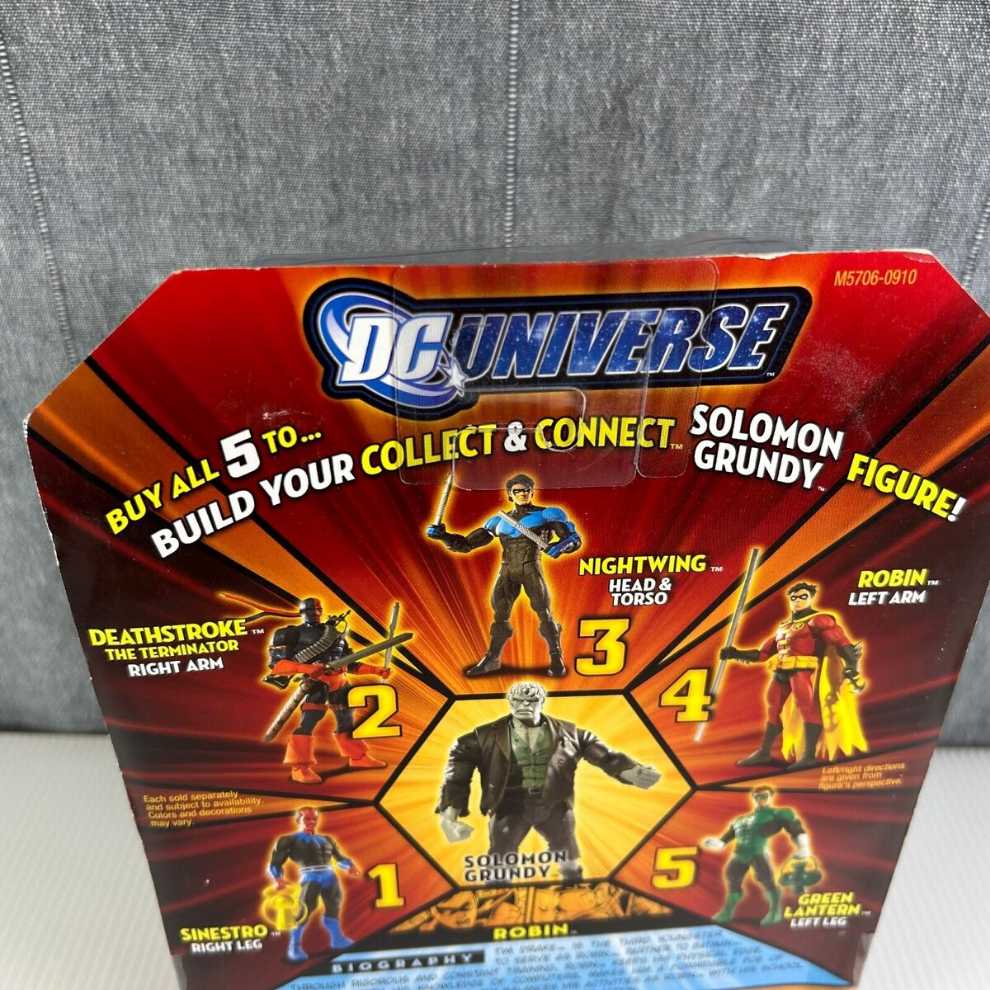 DCUC Wave 3 Figure 4 Robin - DC/ Mattel action figure collectible [Barcode 027084596212] - Main Image 2