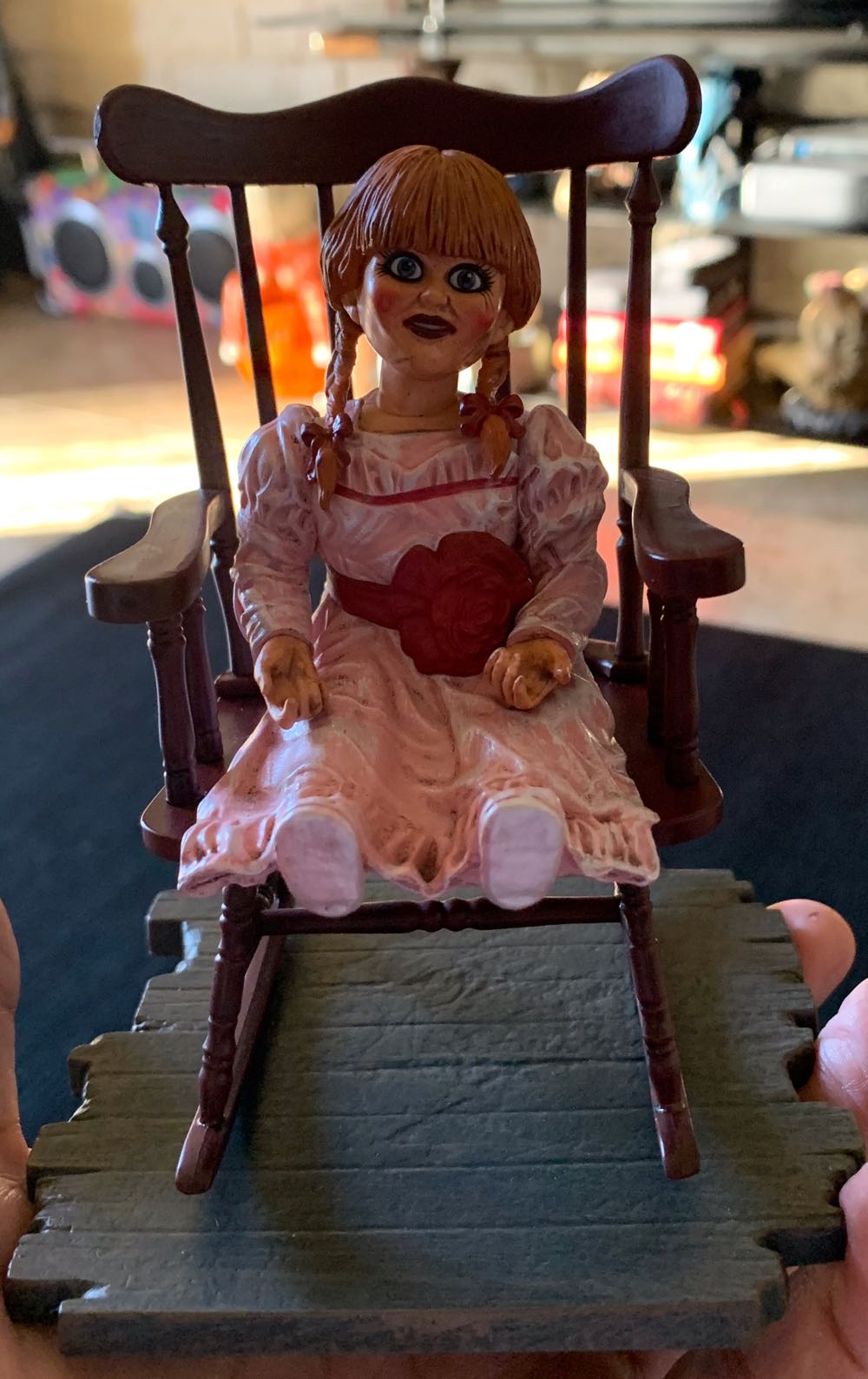 Annabelle - Gallery (The Conjuring Universe) action figure collectible [Barcode 699788838419] - Main Image 2