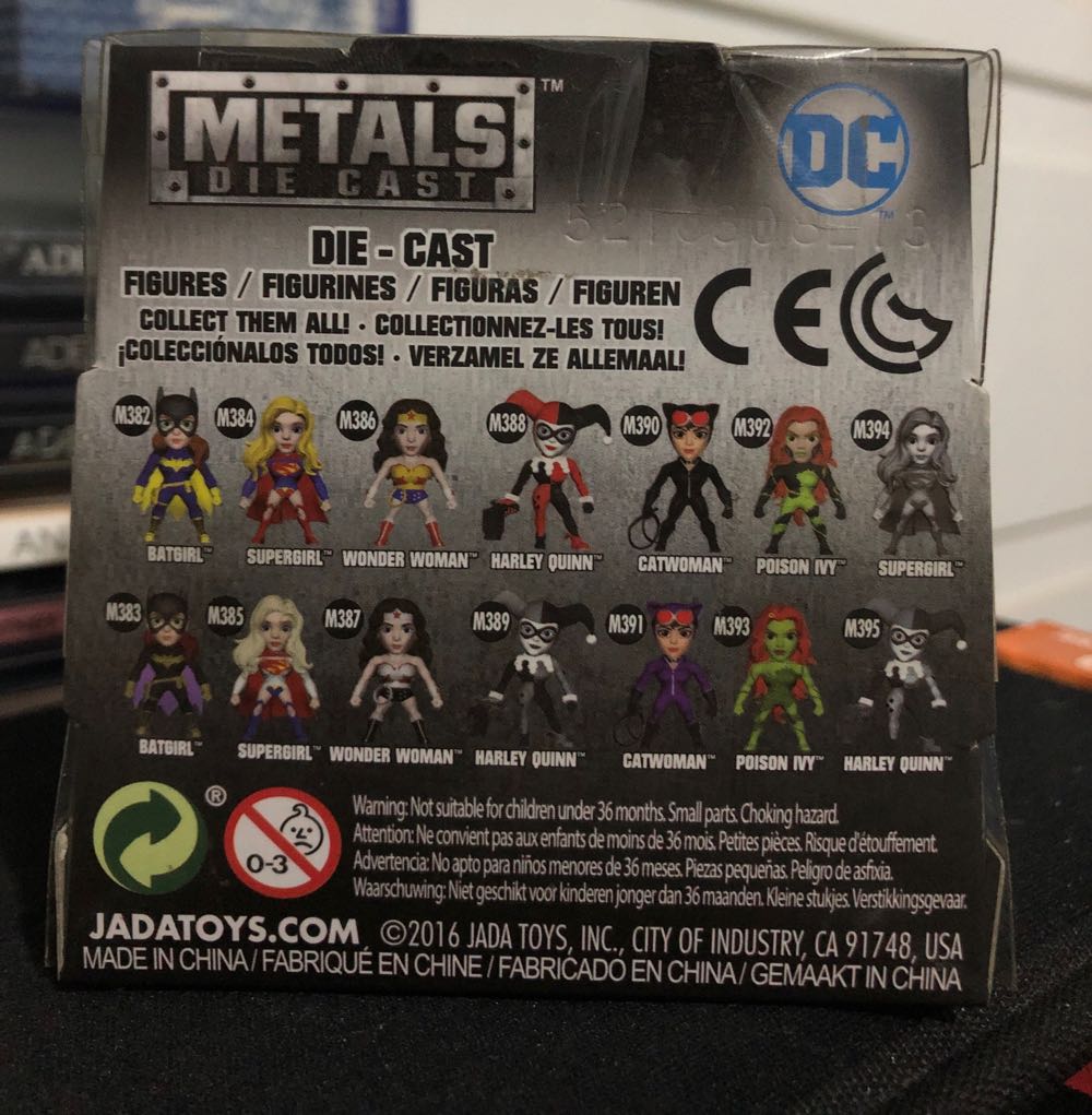 Batgirl - V.2 - JADA TOYS, Inc. (DC Metal Die Cast) action figure collectible [Barcode 7898633980775] - Main Image 2