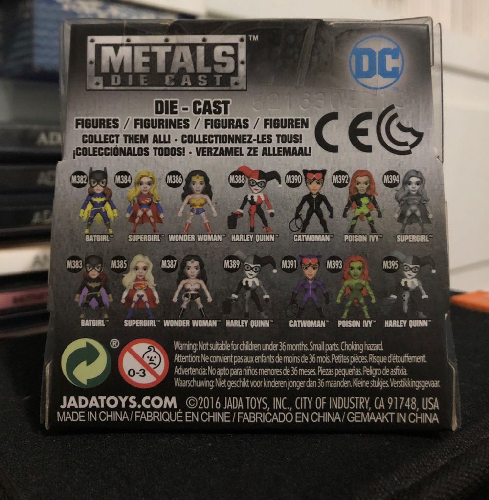 Catwoman - V.2 - JADA TOYS, Inc. (DC Metal Die Cast) action figure collectible [Barcode 7898633980775] - Main Image 2