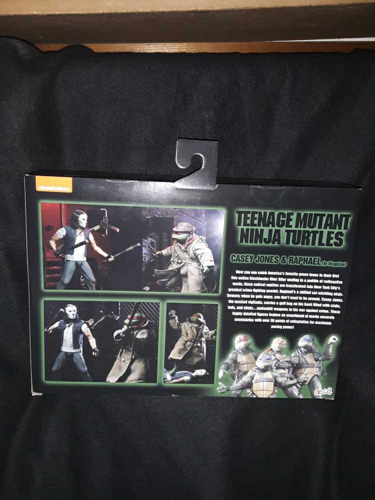 Casey Jones & Raphael - Neca (TMNT The Movie (1990)) action figure collectible [Barcode 634282521221] - Main Image 2