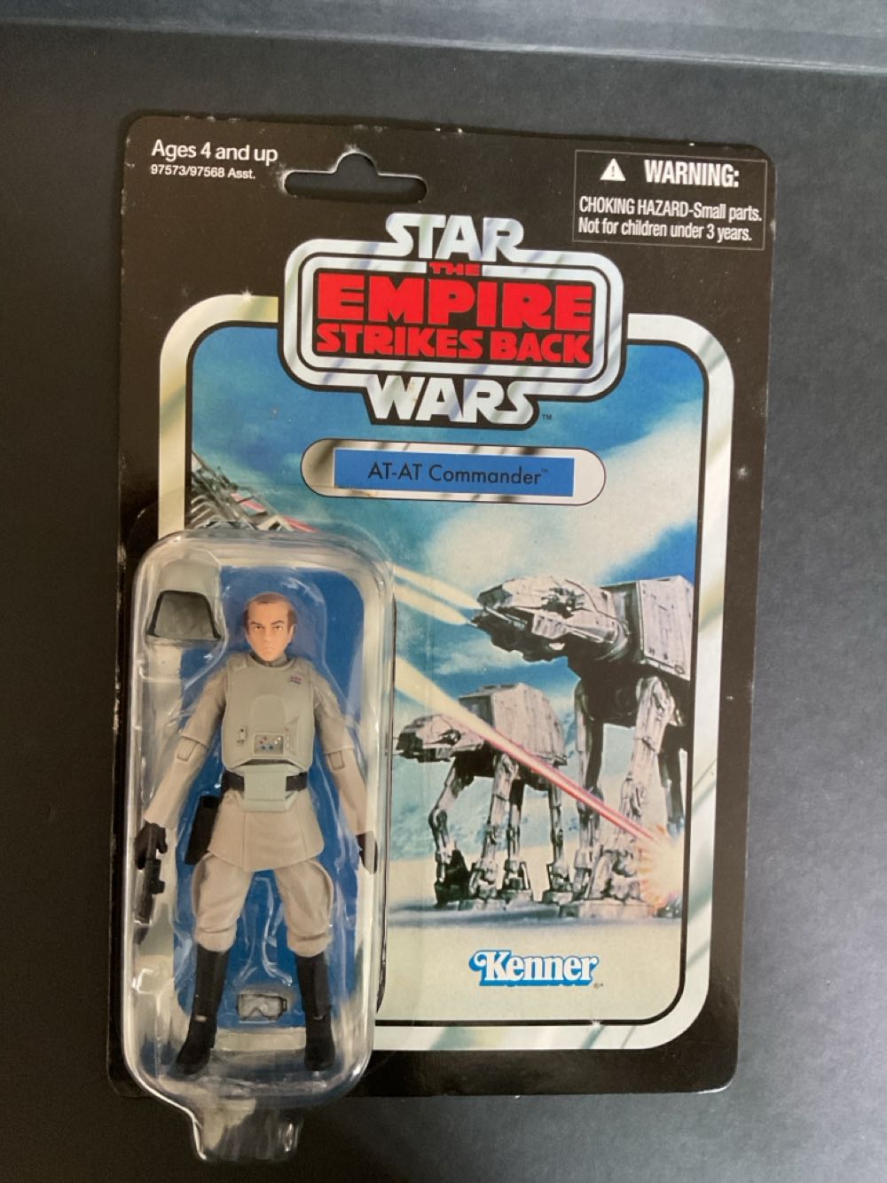 AT-AT Commander [Version 1] - Hasbro (The Vintage Collection) action figure collectible [Barcode 653569548744] - Main Image 3