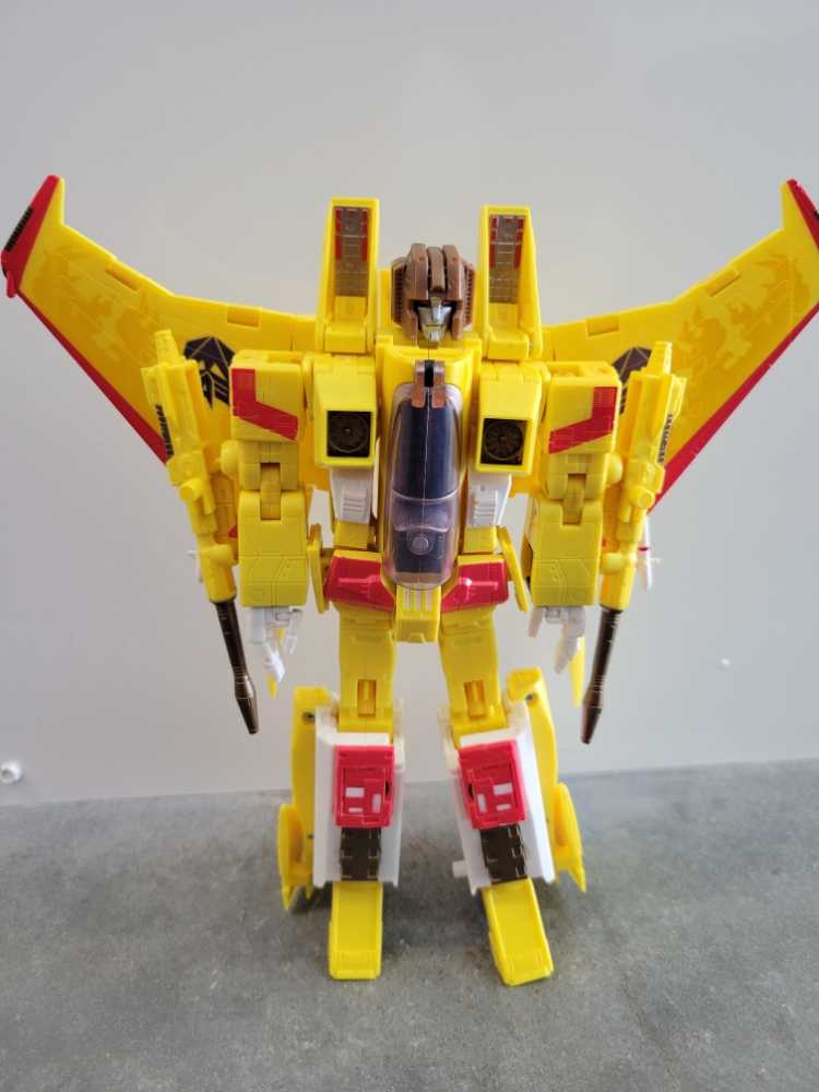 Sunstorm - Masterpiece Class - Hasbro (Transformers) action figure collectible [Barcode 630509244836] - Main Image 2