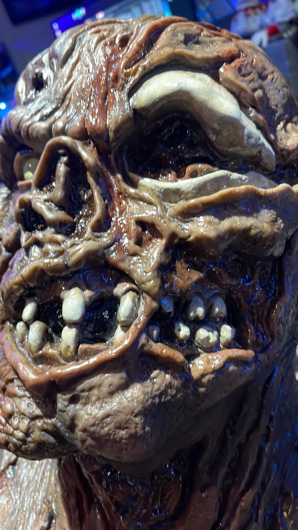 Bust: 1:1 Scareware Dream Killer 2.0 - Scareware (A Nightmare On Elm Street 3: Dream Warriors) action figure collectible [Barcode 889698340106] - Main Image 3