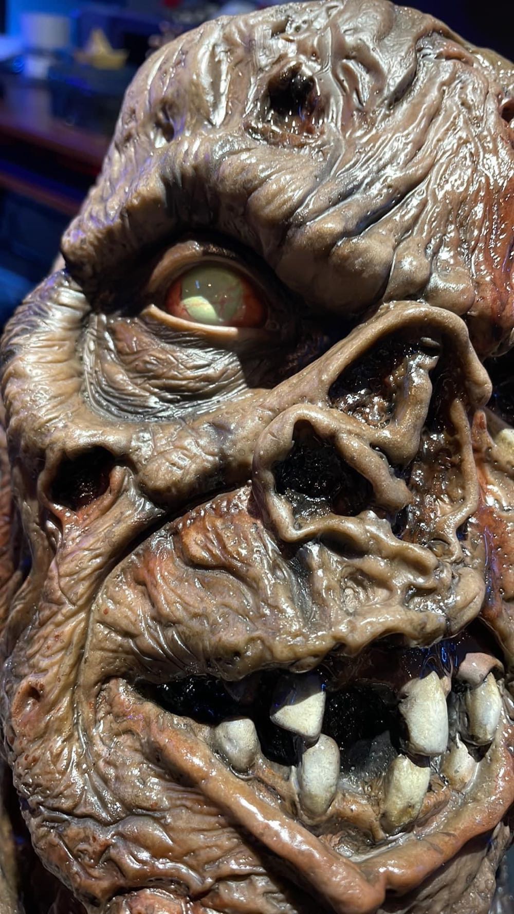 Bust: 1:1 Scareware Dream Killer 2.0 - Scareware (A Nightmare On Elm Street 3: Dream Warriors) action figure collectible [Barcode 889698340106] - Main Image 4